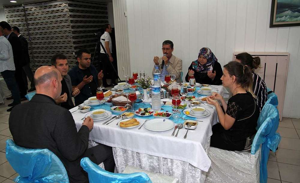 Vali Mehmet Ceylan Polis Eşleri Derneğinin Düzenlediği İftar Yemeğine Katıldı