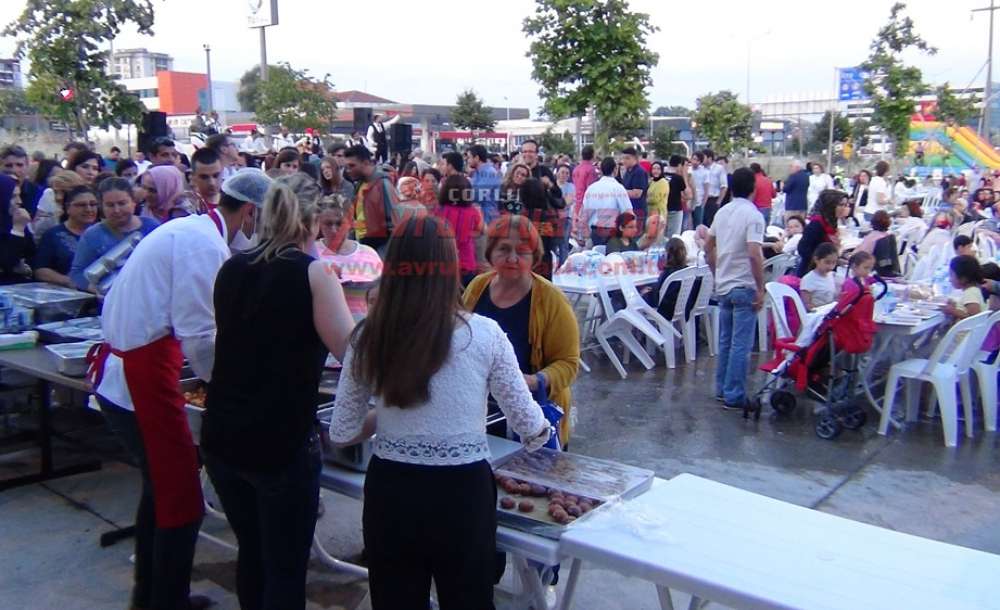 Kermes İftarlarına Yoğun Katılım