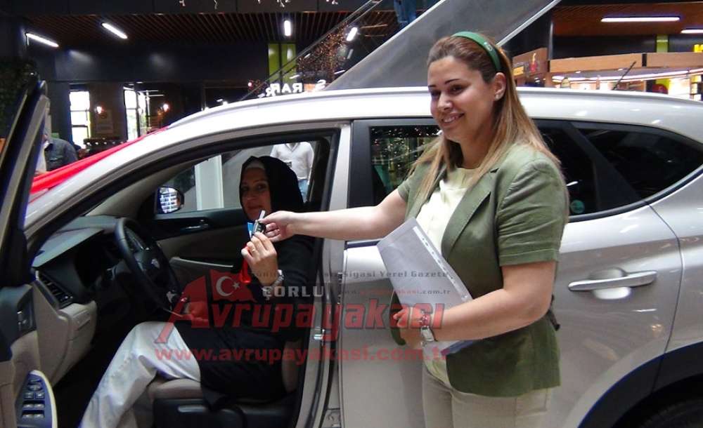 Trend Arena'nın Cip Talihlisi Aracını Teslim Aldı