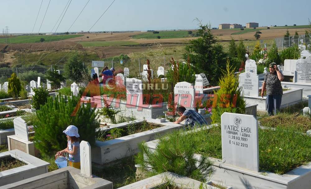 Mezarlıklarda Bayram Ziyareti
