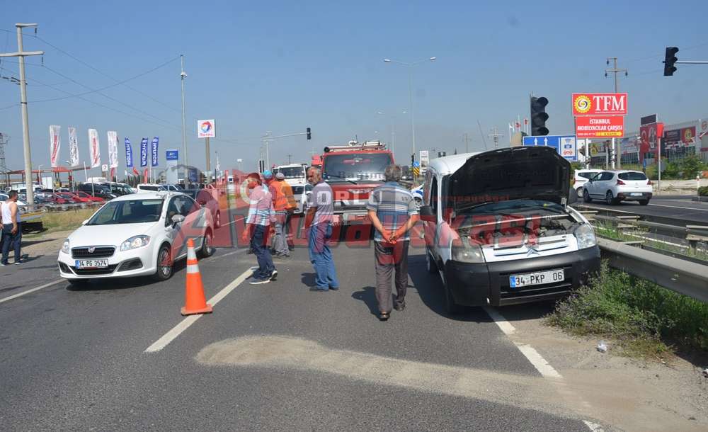 Arıza Yapan Araca Çarpan Otomobil Takla Attı: 2 Yaralı