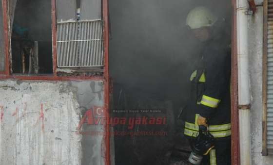 Hurda Deposu Olarak Kullanılan Dükkanda Yangın