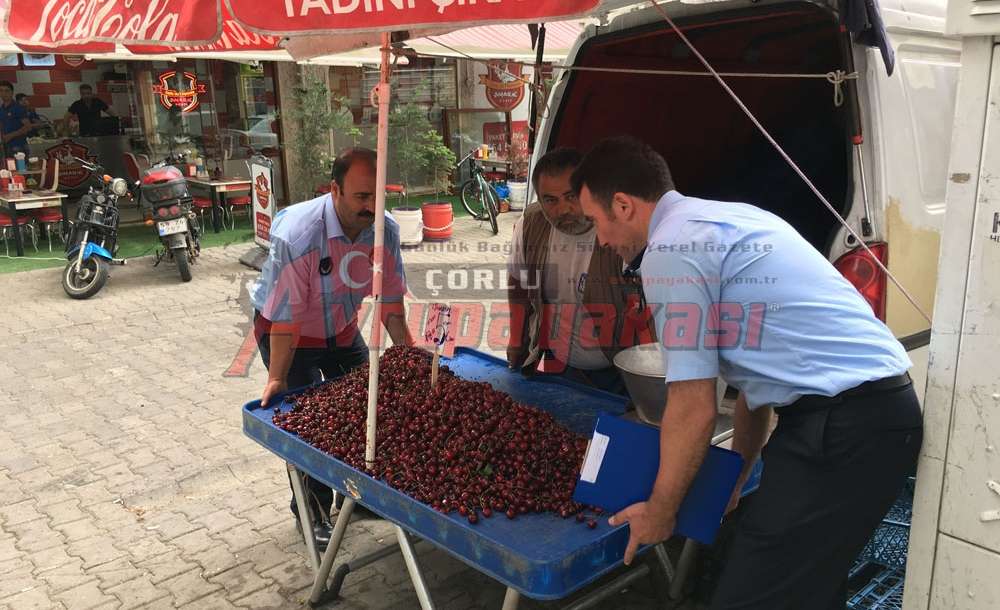 Çorlu Zabıtası Seyyar Satıcılara Geçit Vermiyor