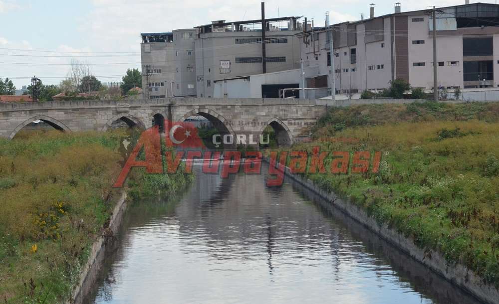 Bu Görüntüye Derenin Siyahı Yakışmıyor 