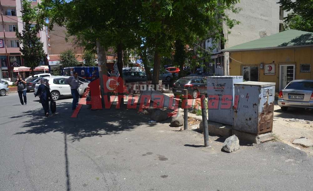 Otobüs Durağındaki Çöp Bidonları Kaldırıldı