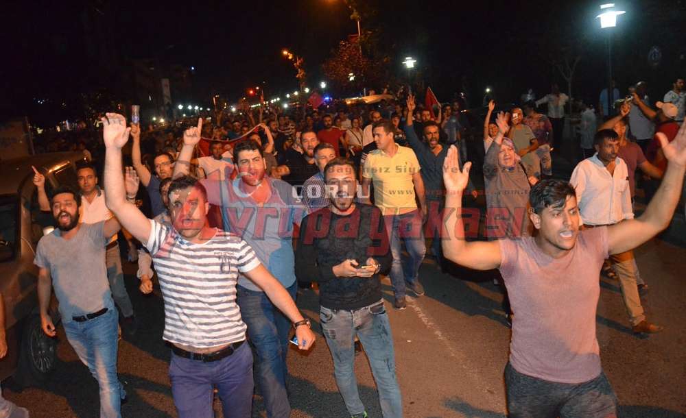 Çorlu 15 Temmuz Şehitlerine Saygı İçin Sabaha Kadar Nöbet Tutacak 