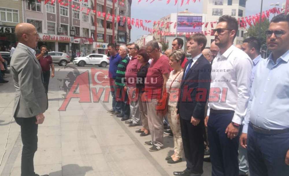 Chp'den Atatürk Anıtına 15 Temmuz Çelengi 
