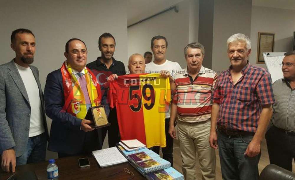 Çorluspor'dan İşadamı Mehmet Diktaş'a Forma Ve Plaket 
