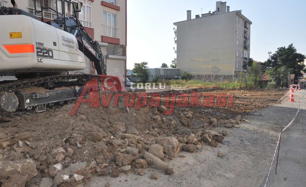 Ruşenler Sokak`ta Yol Genişletiliyor