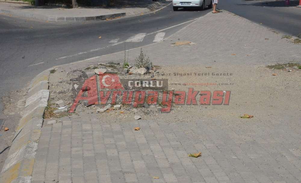 Kaldırımların İçler Acısı Hali 