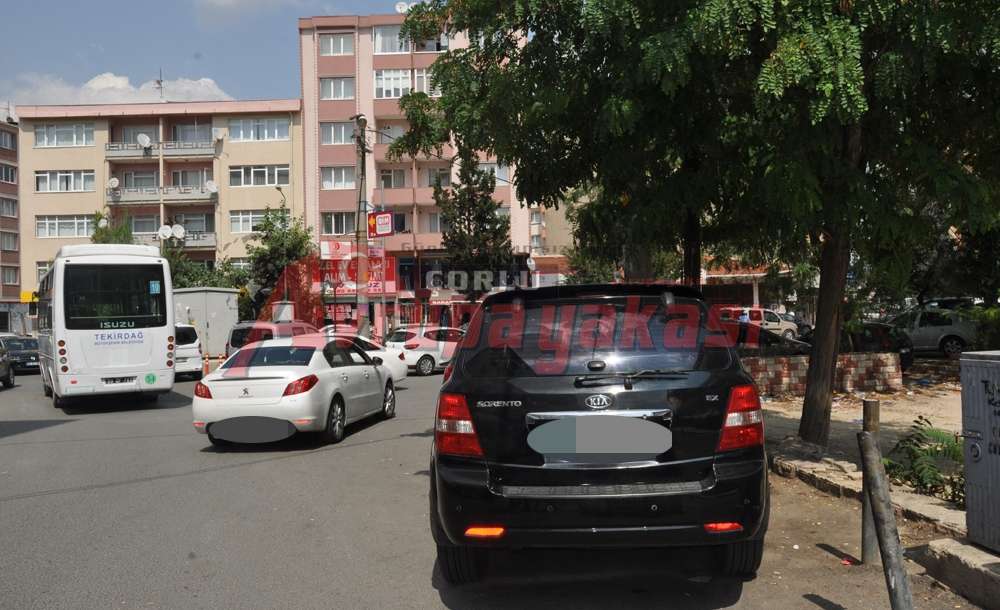 Çöp Kokulu Durak Şimdide Otopark Oldu 