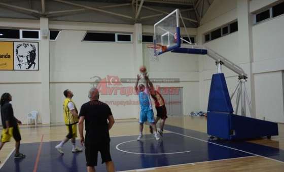 Başkan Baysan Gazetecilerle Basket Maçında Ter Döktü
