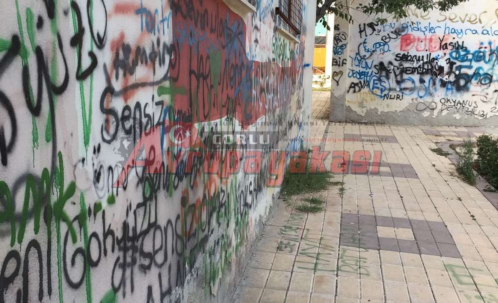 Vatandaş Buraya Çözüm İstiyor