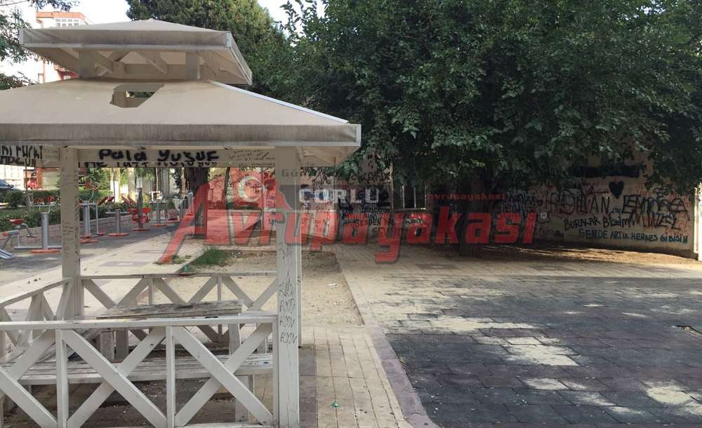 Vatandaş Buraya Çözüm İstiyor