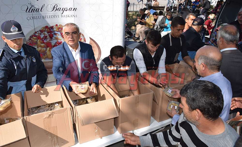 Başkan Baysan'dan Aşure İkramı