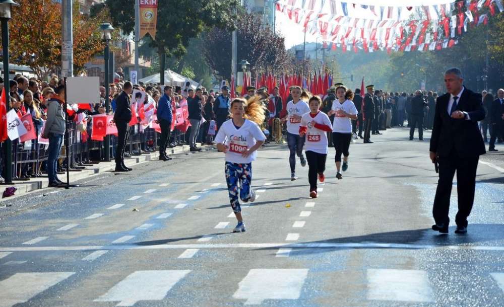 Çorlu'da Cumhuriyet Koşusu Düzenlendi 