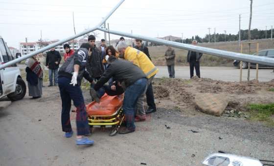 Otomobil Direğe Çarptı; 7 Kişi Yaralandı  