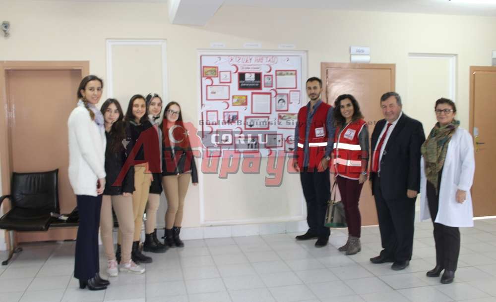 Özel Çorlu Sağlık Koleji Öğrencilerinden Kızılay Etkinliği