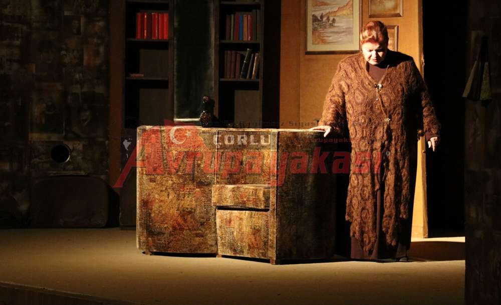 ‘Mustafa Kemal'le Bin Gün Latife' Ergene'de Sahnelendi