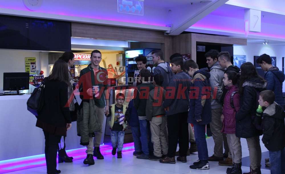 Gençlerden Duygulandıran Dayanışma