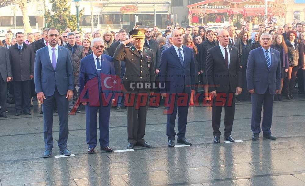 Çelenk Sunma Töreni Gerçekleşti
