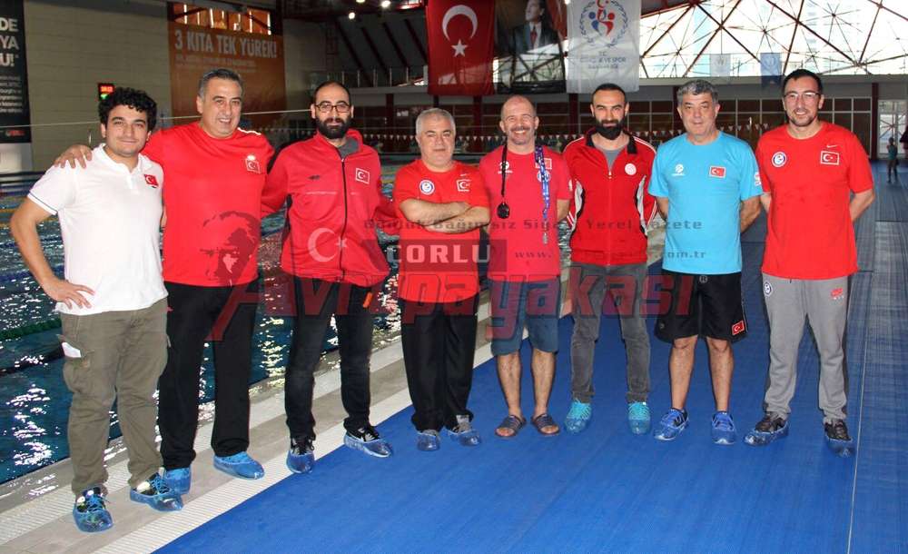 Çorlulu Yüzücü Avrupa Şampiyonasına Hazırlanıyor