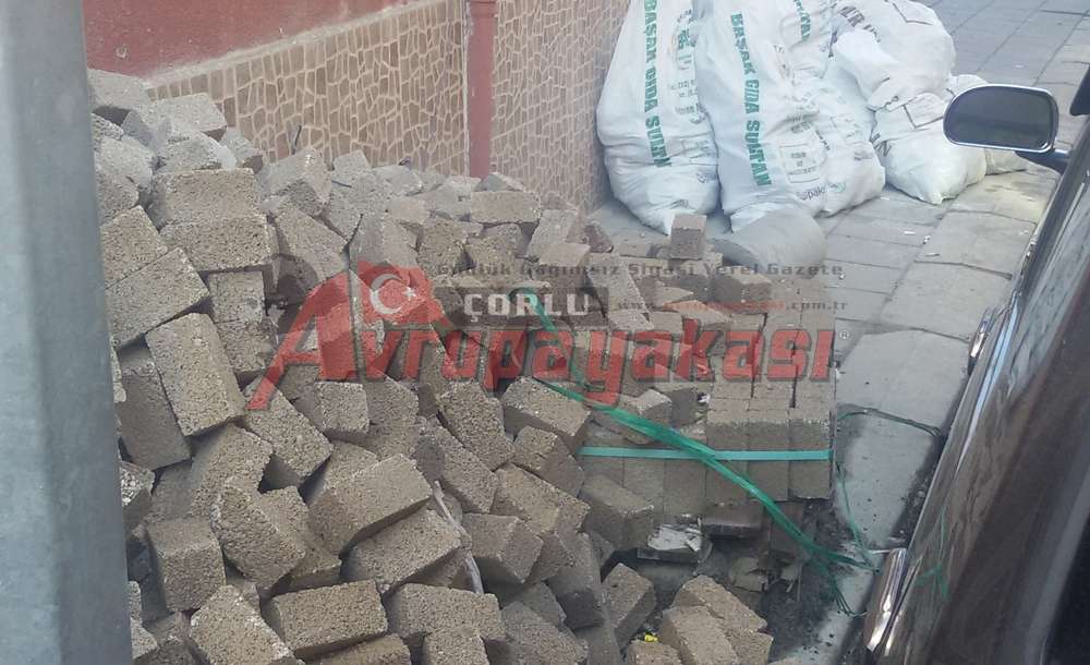 Aralık Sokakta Kaldırım İşgali
