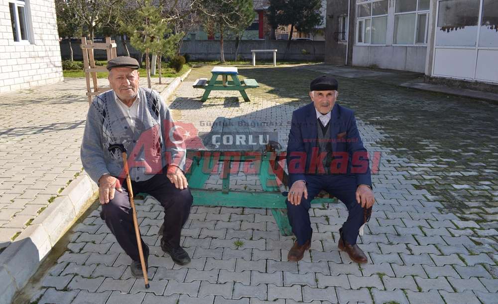 Caminin Bankları İçler Acısı