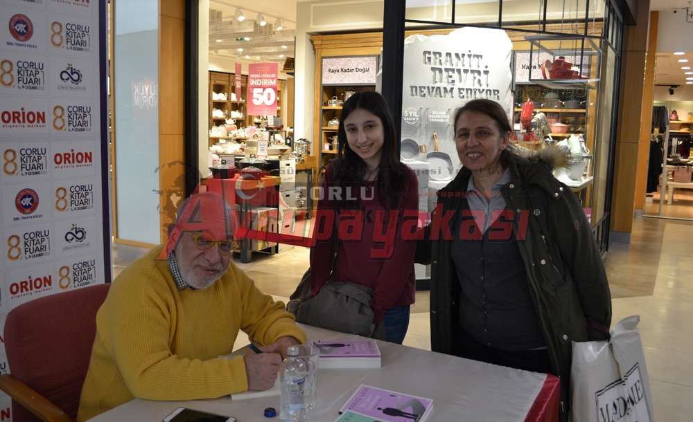 Mario Levi'den Keyifli Bir Imza Günü