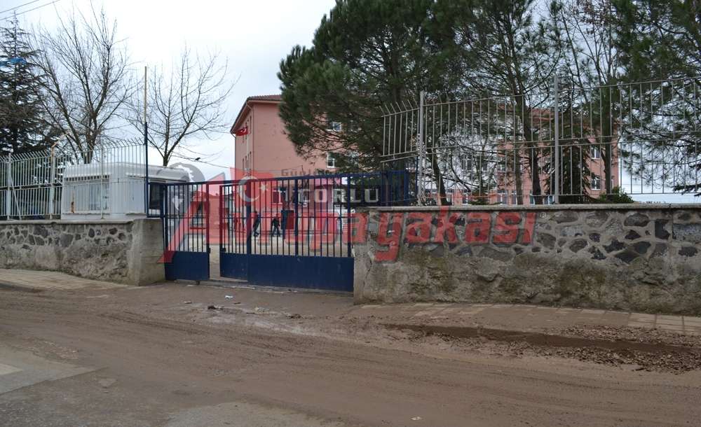 Okul Önü Çamur İçinde