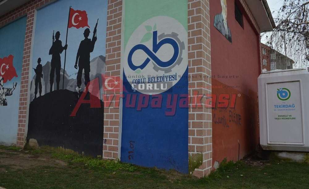 Bu Resimlerin Üzerine Yazılama Ayıptır