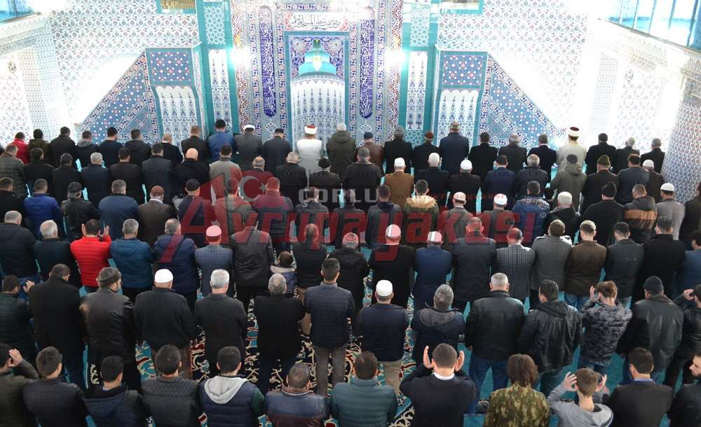 Üç Aylar Başlıyor