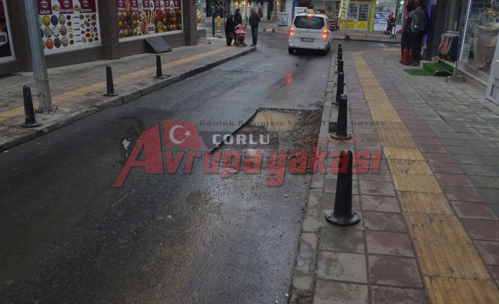 Vatandaş Yolun Düzeltilmesini İstedi