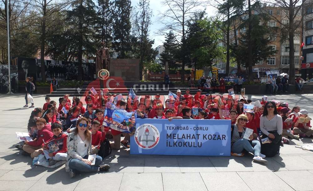 Kitap Meydana İndi
