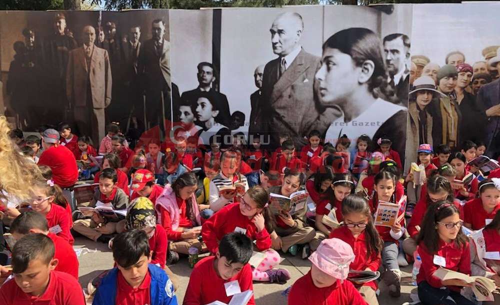 Kitap Meydana İndi