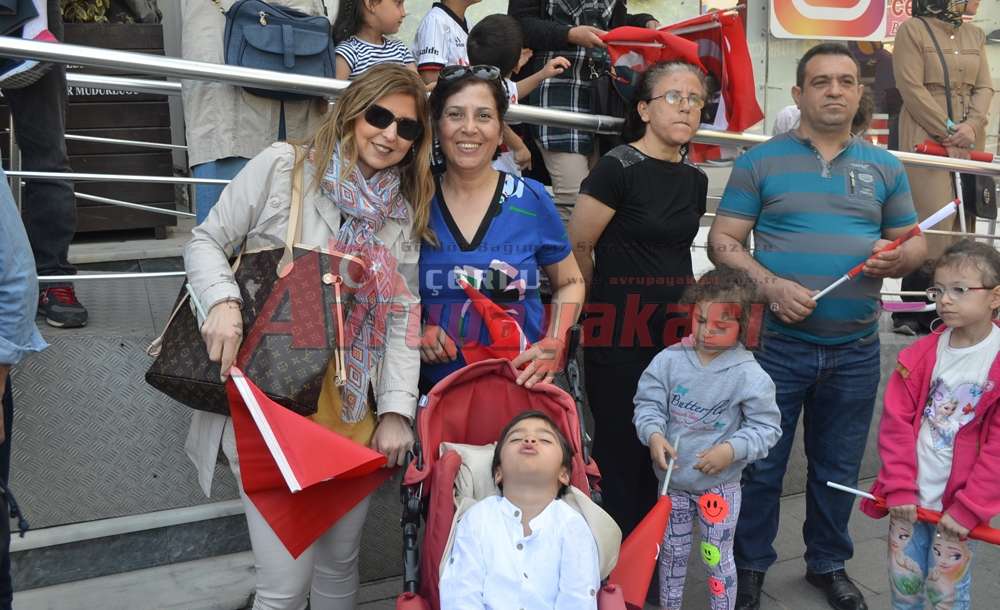 23 Nisan Coşkusunu Onbinler Paylaştı