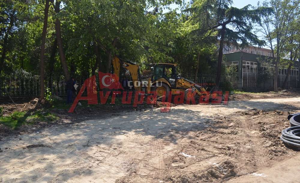 Atatürk Parkı'nda Çalışmalar Devam Ediyor
