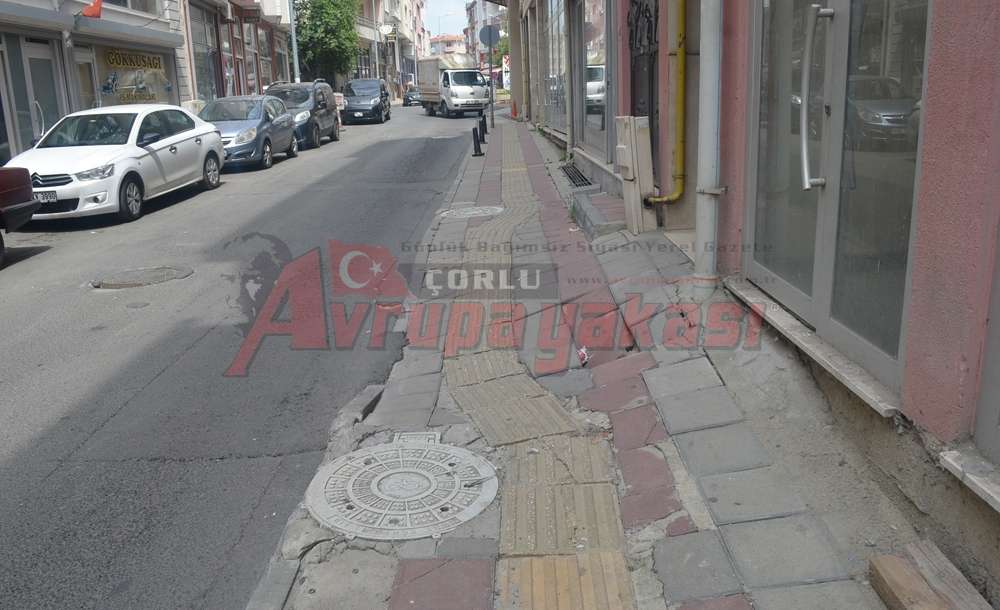 Engelli Olmayan Vatandaşlar Zor Yürüyor