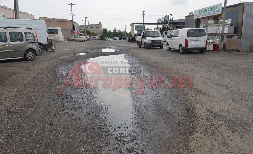 Vatandaş Yeni Sanayi'deki Yollara Tepki Gösterdi