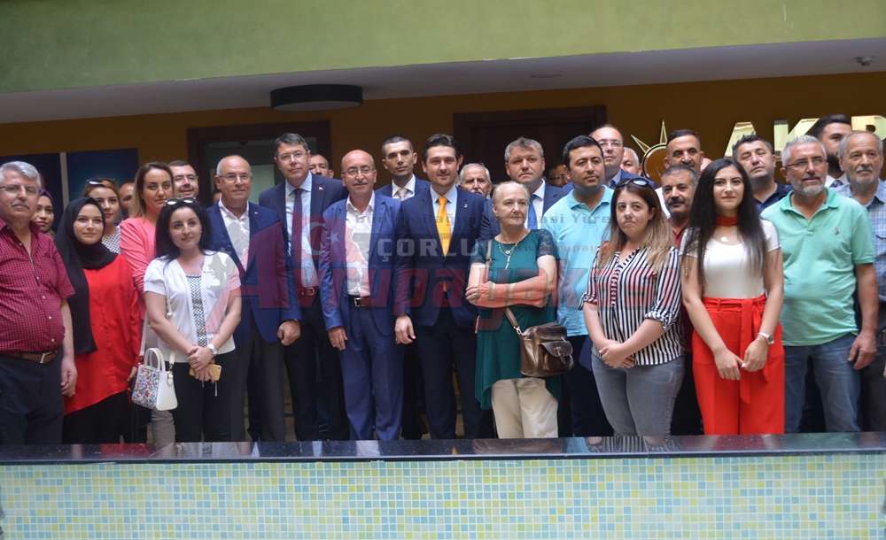 Ak Partililer Ilçe Binasında Bayramlaştı 