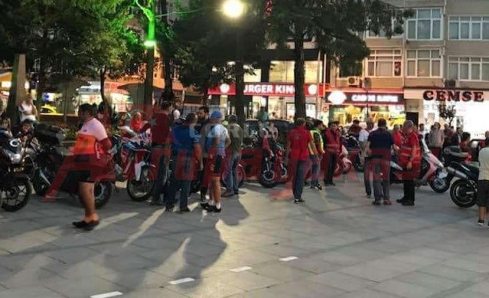 Motosikletlilerden Zafer Sürüşü
