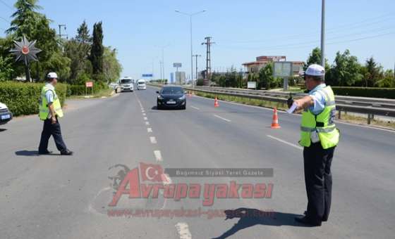 Sürücüler Ceza Yerine Bu Kez Çikolata Yedi 
