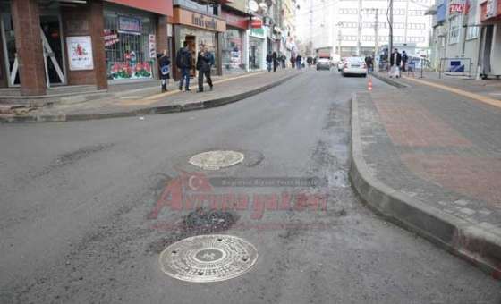 Şehit Teğmen Yavuzer Caddesi Öylece Kaldı!  