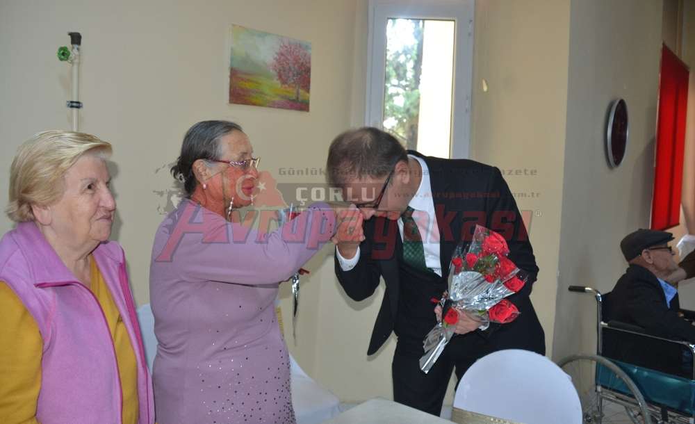 İlk Ziyaret Huzurevi'ne