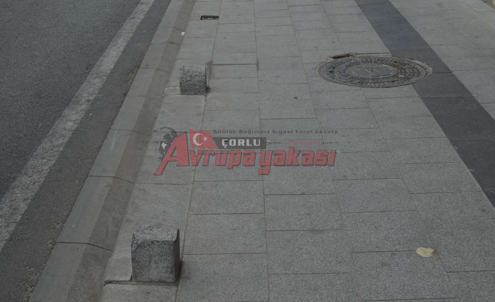 Park Eden Araçlar Dubaların Kırılmasına Neden Oluyor