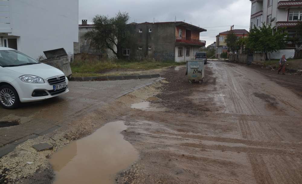 Ergene Yunus Emre Caddesi'nde Bitmeyen Çalışma