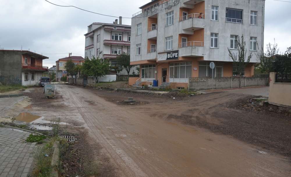 Ergene Yunus Emre Caddesi'nde Bitmeyen Çalışma