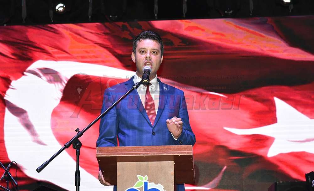 On Binler Cumhuriyet İçin Yürüdü