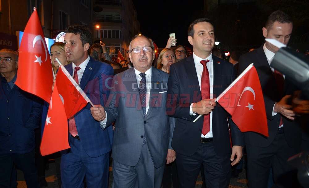On Binler Cumhuriyet İçin Yürüdü