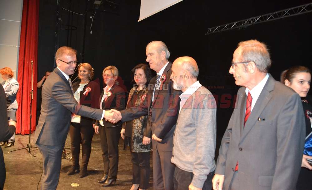 Gururla Kutladılar